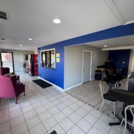 Rodeway Inn Shippensburg Bagian luar foto