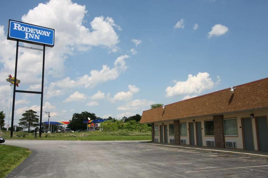 Rodeway Inn Shippensburg Bagian luar foto